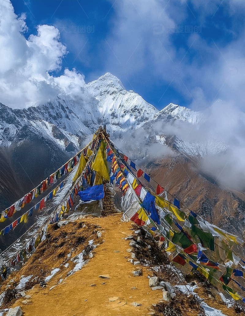 高清大图下载【趣麦麦图】蓝塘朗塘雪山间舞动的五彩经幡