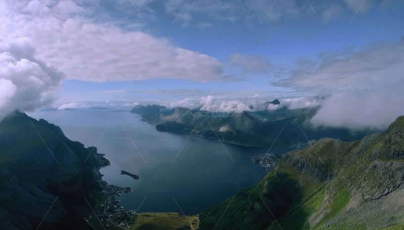 高清大图下载【趣麦麦图】挪威峡湾云漫山海间的静谧景致