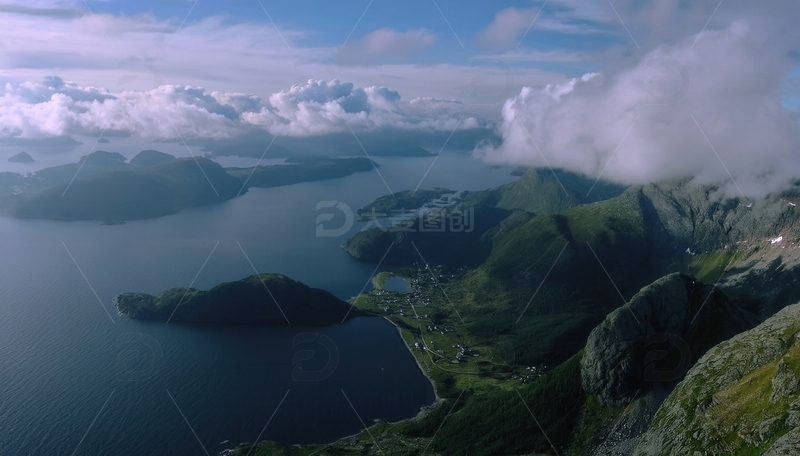 高清大图下载【趣麦麦图】挪威峡湾云海环绕的壮阔山海景致