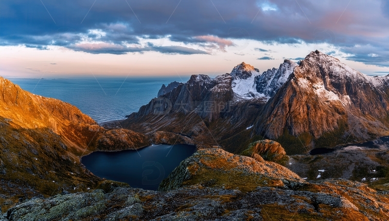 高清大图下载【趣麦麦图】挪威峡湾山海间的夕照宁静湖泊
