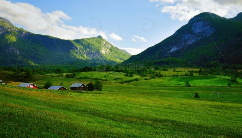 高清大图下载【趣麦麦图】挪威峡湾绿野山间的宁静乡村风光