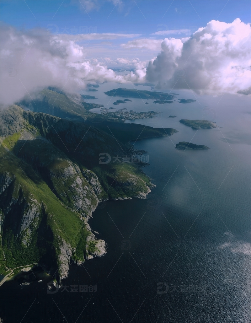 高清大图下载【趣麦麦图】俯瞰挪威峡湾云雾缭绕的山海奇观