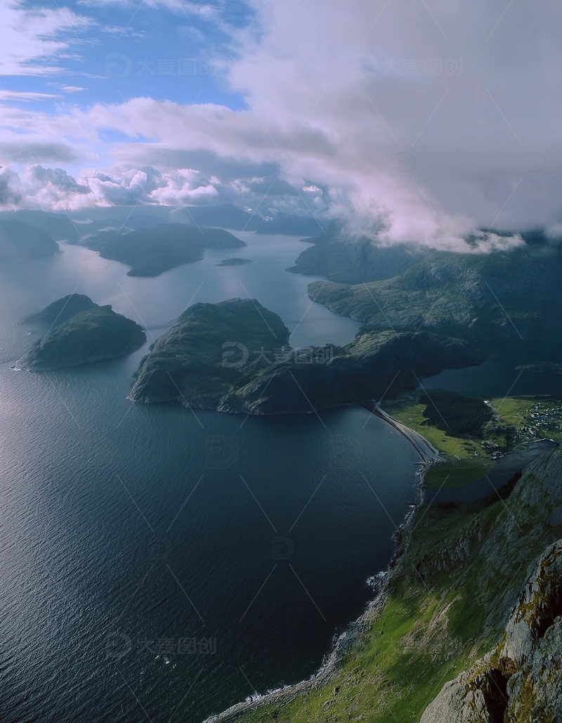 高清大图下载【趣麦麦图】俯瞰挪威峡湾云影下的山海风光