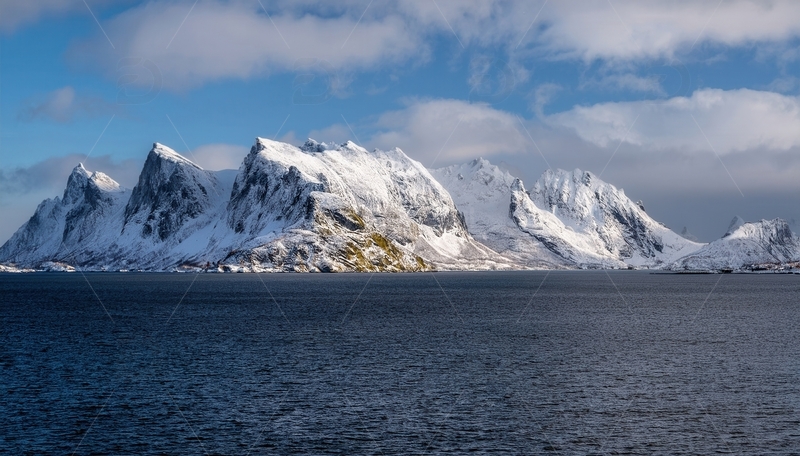 高清大图下载【趣麦麦图】挪威峡湾碧海蓝天映白雪覆峰之景