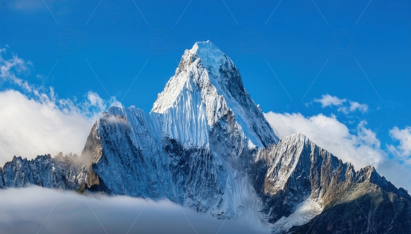 高清大图下载【趣麦麦图】云绕碧空下巍峨的喜马拉雅高峰