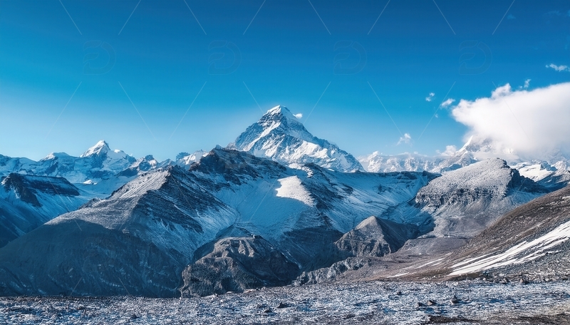 高清大图下载【趣麦麦图】蓝天白云下连绵的喜马拉雅雪峰