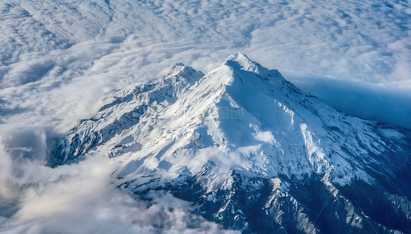 高清大图下载【趣麦麦图】云海簇拥下的壮丽喜马拉雅雪峰