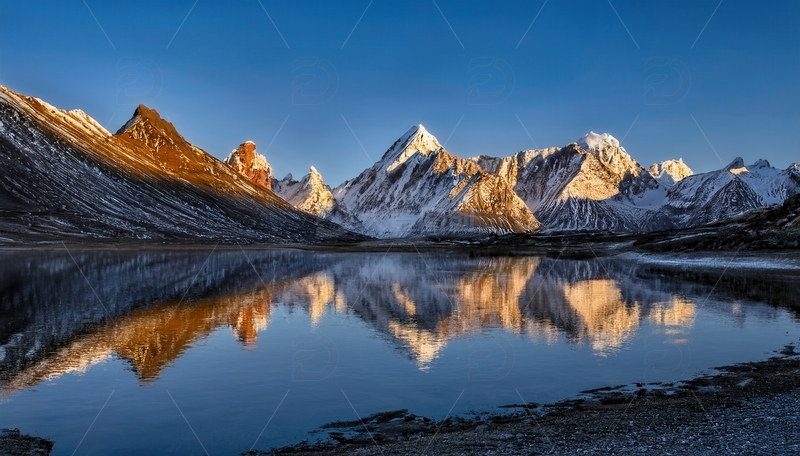 高清大图下载【趣麦麦图】静湖映雪峰的绝美喜马拉雅风光