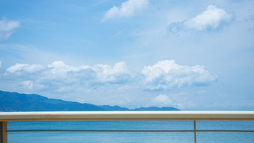 凭栏望，杨梅坑碧海蓝天青山