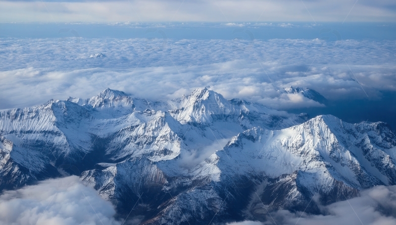 高清大图下载【趣麦麦图】云浪之上的壮美喜马拉雅雪峰