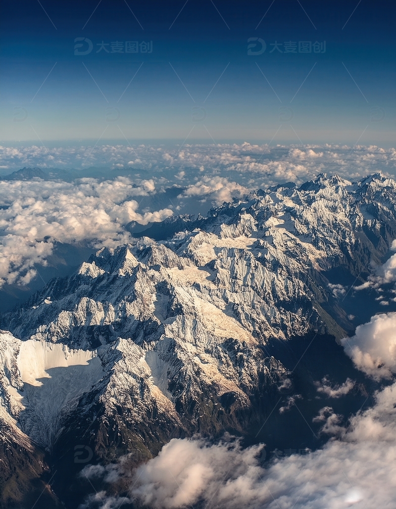 高清大图下载【趣麦麦图】云海簇拥下的连绵喜马拉雅雪峰