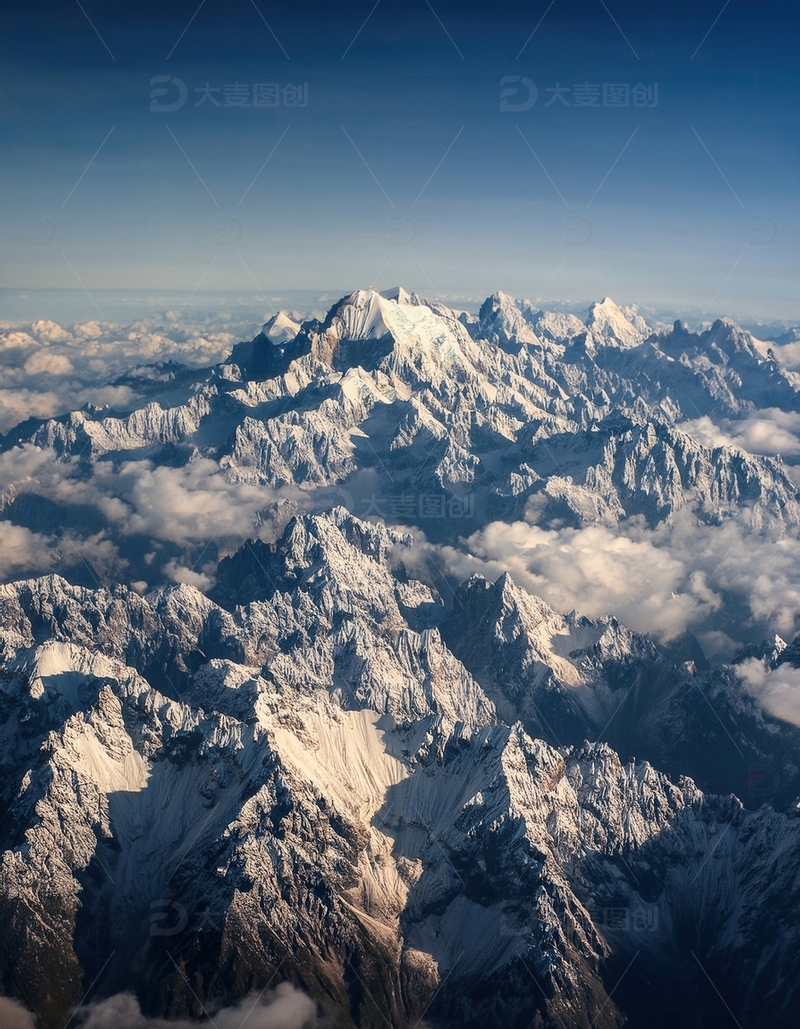 高清大图下载【趣麦麦图】云海漫卷中的巍峨喜马拉雅雪峰