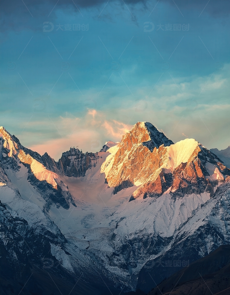 高清大图下载【趣麦麦图】暖光洒落的峻美喜马拉雅雪峰