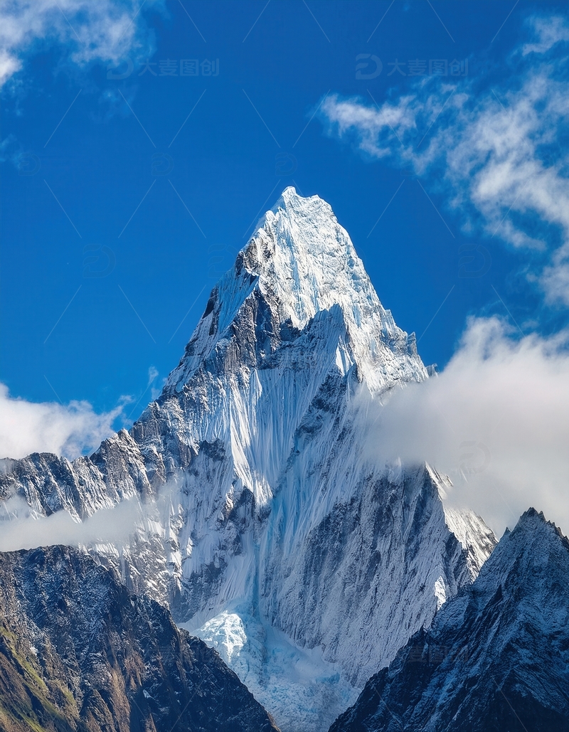 高清大图下载【趣麦麦图】蓝天映耀下的峻峭喜马拉雅雪峰