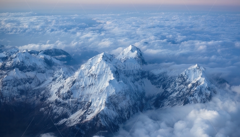 高清大图下载【趣麦麦图】云海之上闪耀的喜马拉雅雪峰