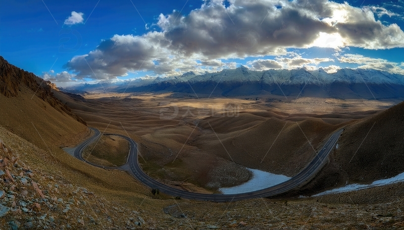 高清大图下载【趣麦麦图】蓝天白云下蜿蜒于高原的公路