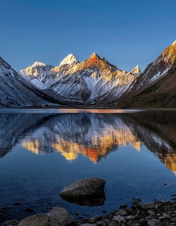 静湖映雪峰的绝美喜马拉雅风光1