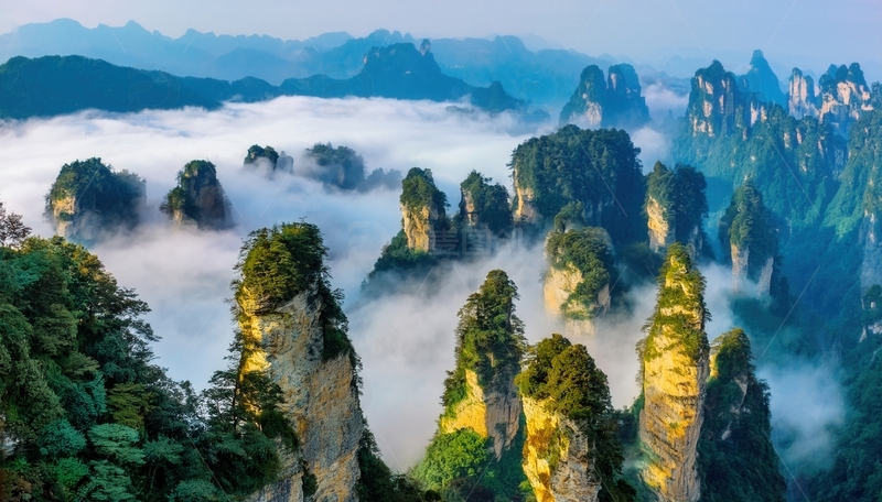 高清大图下载【趣麦麦图】张家界云海中的梦幻奇秀峰林景观