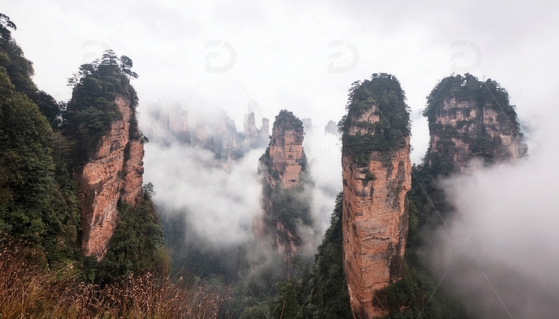 高清大图下载【趣麦麦图】张家界云雾缭绕的雄浑奇绝峰林