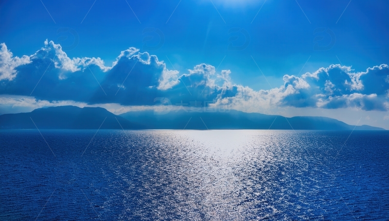 高清大图下载【趣麦麦图】阳光照耀下波光粼粼的洱海风光