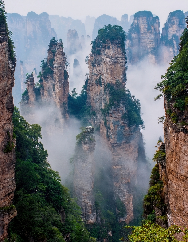 高清大图下载【趣麦麦图】张家界云雾缭绕的神秘奇峰异石