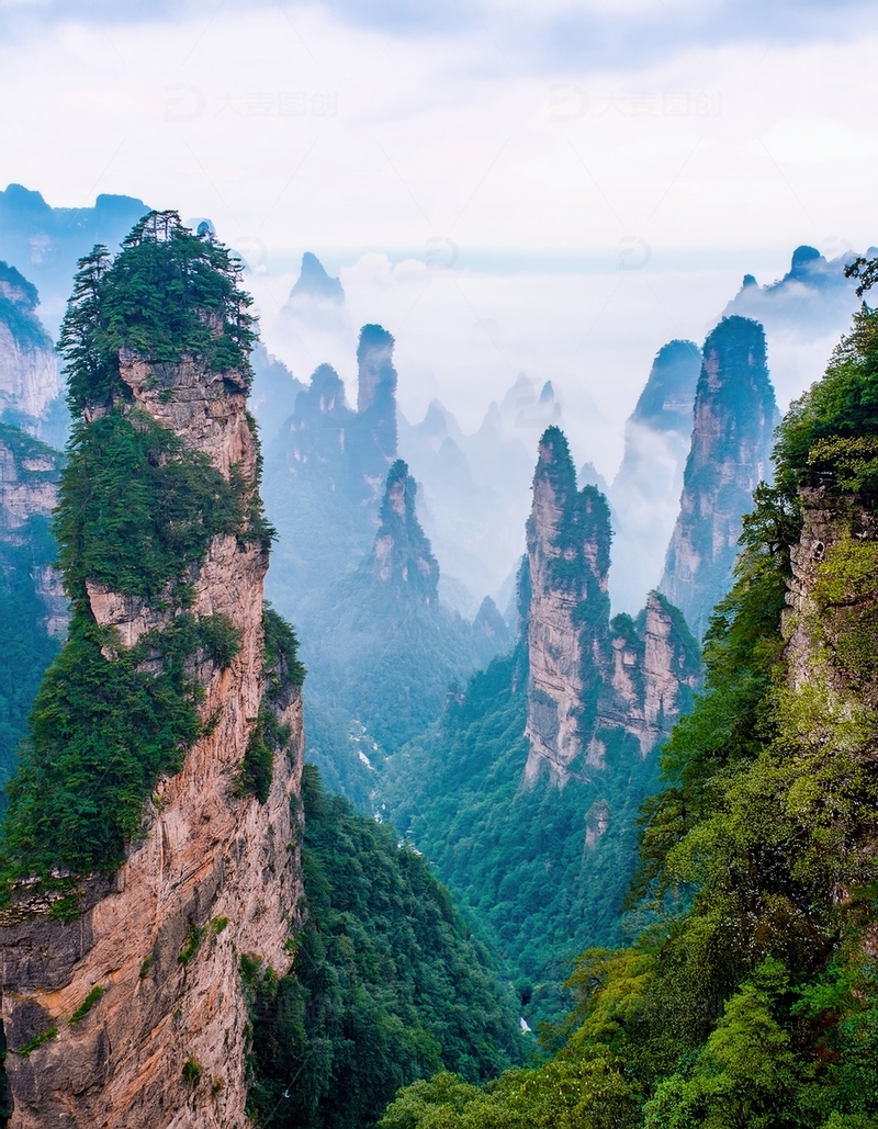 高清大图下载【趣麦麦图】张家界云雾缭绕的奇特峰林景观