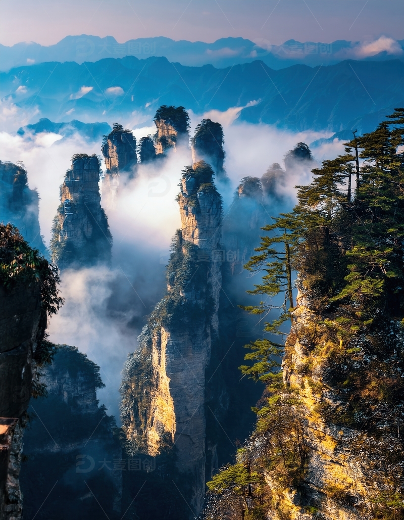 高清大图下载【趣麦麦图】张家界云海漫绕的雄奇秀丽峰林