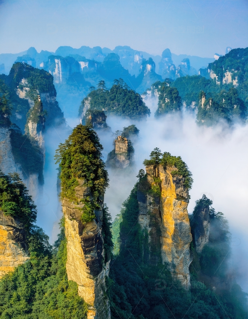 高清大图下载【趣麦麦图】张家界云雾缭绕的壮美奇绝峰林