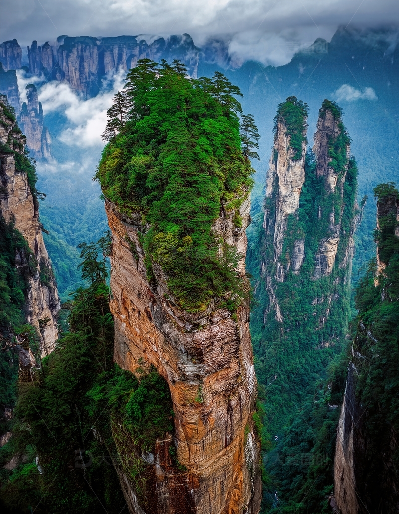 高清大图下载【趣麦麦图】张家界绿冠奇峰的迷人自然奇观