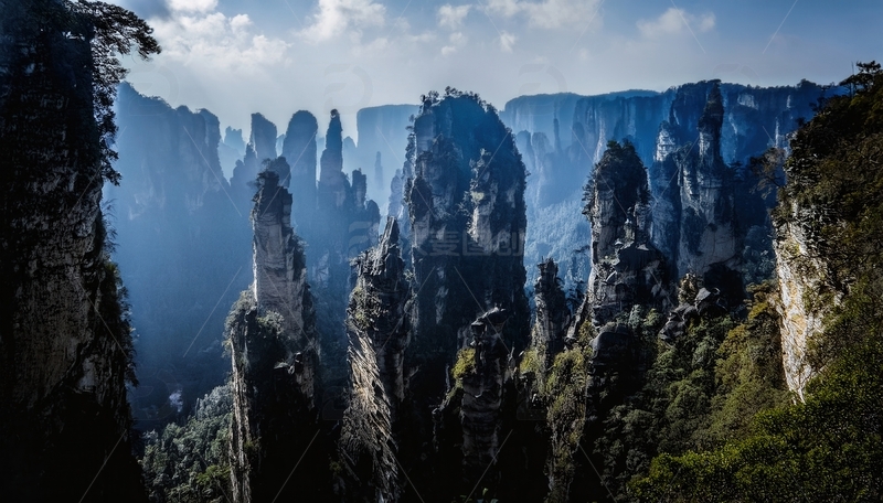 高清大图下载【趣麦麦图】张家界群峰竞秀的空灵壮美风光