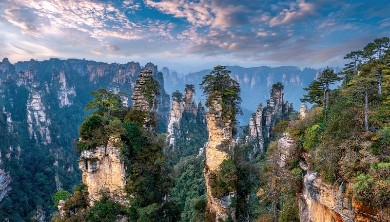 高清大图下载【趣麦麦图】张家界奇峰耸翠的瑰丽天际景观