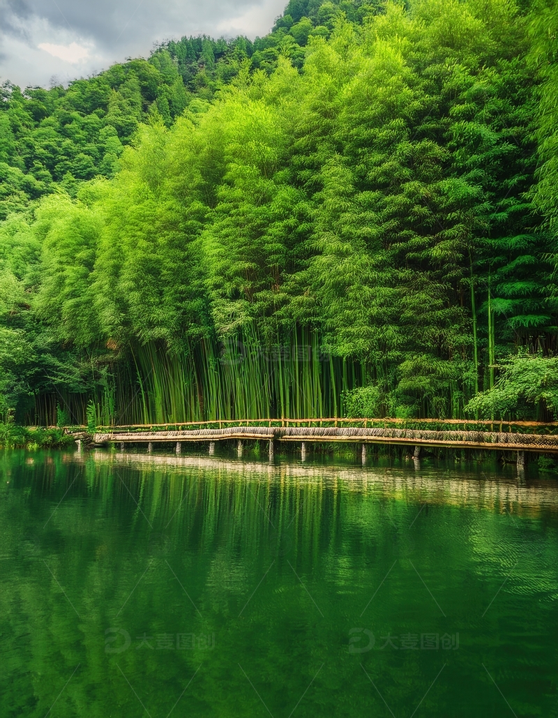 高清大图下载【趣麦麦图】碧湖之上竹林与木桥的清幽景致