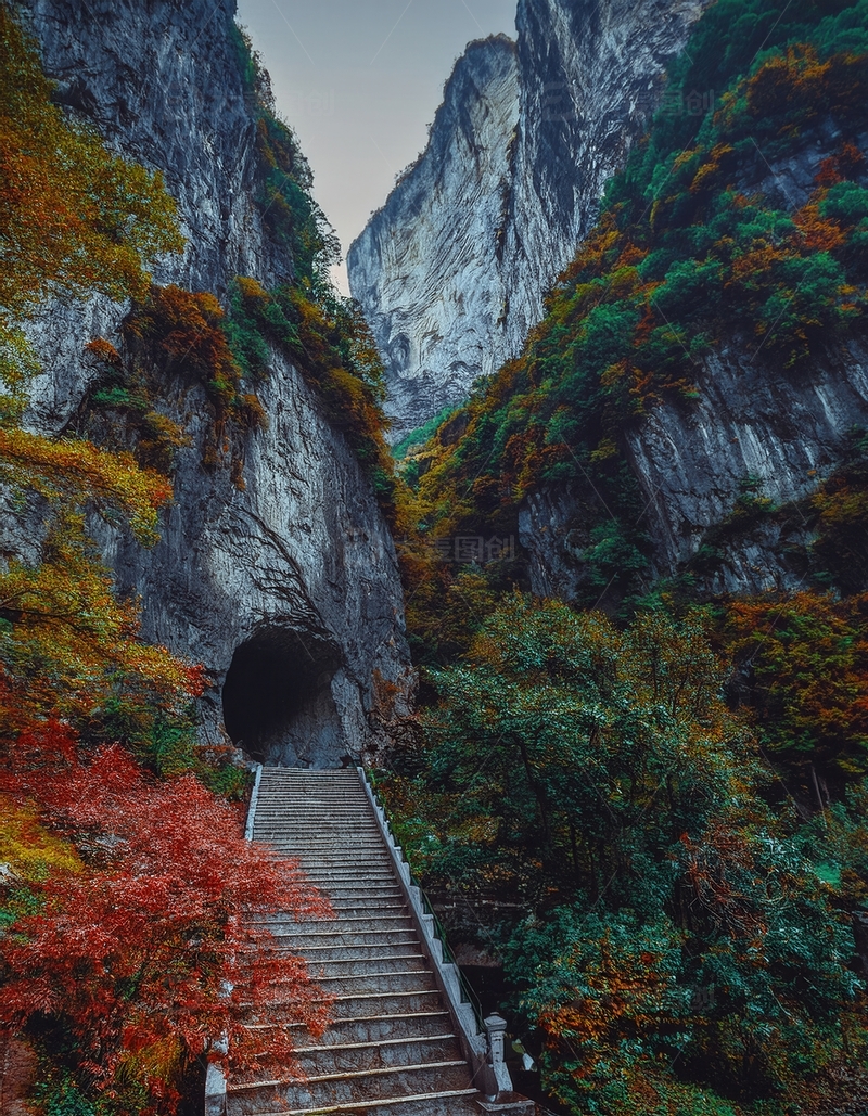 高清大图下载【趣麦麦图】张家界秋意中通往幽径的山间阶梯