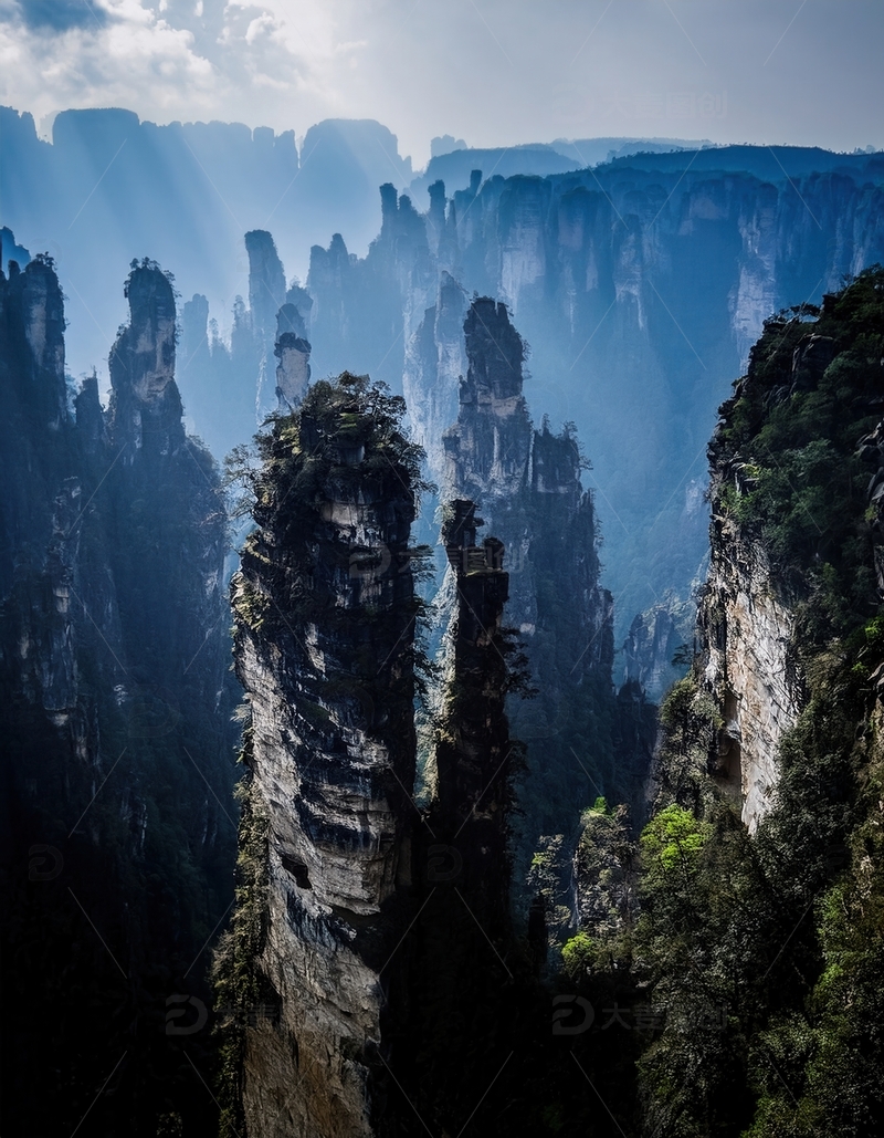 高清大图下载【趣麦麦图】张家界光束穿峰林的神秘壮美景观