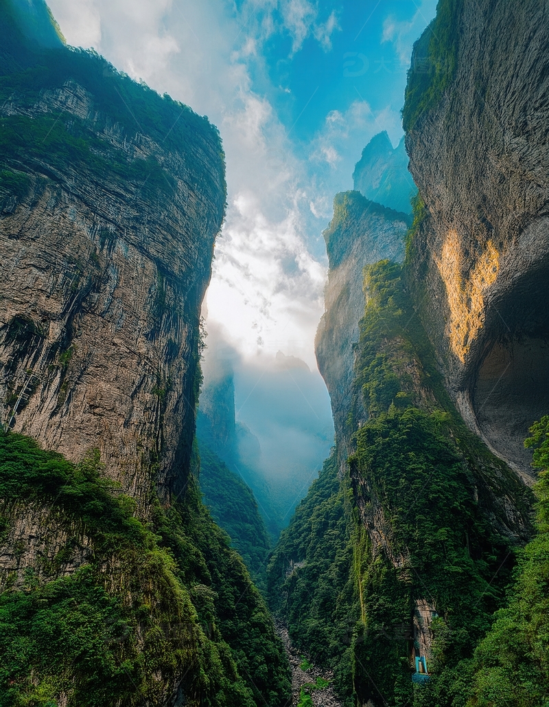 高清大图下载【趣麦麦图】张家界峭壁缝隙间的梦幻光影