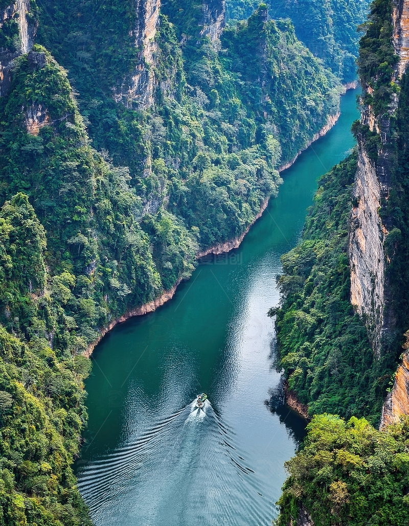 高清大图下载【趣麦麦图】张家界峡谷碧水间的行舟景致