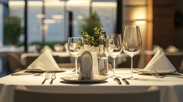 高级餐厅餐桌摆设