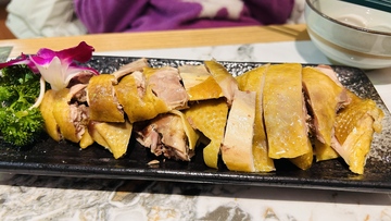 金黄盐焗鸡皮脆肉嫩