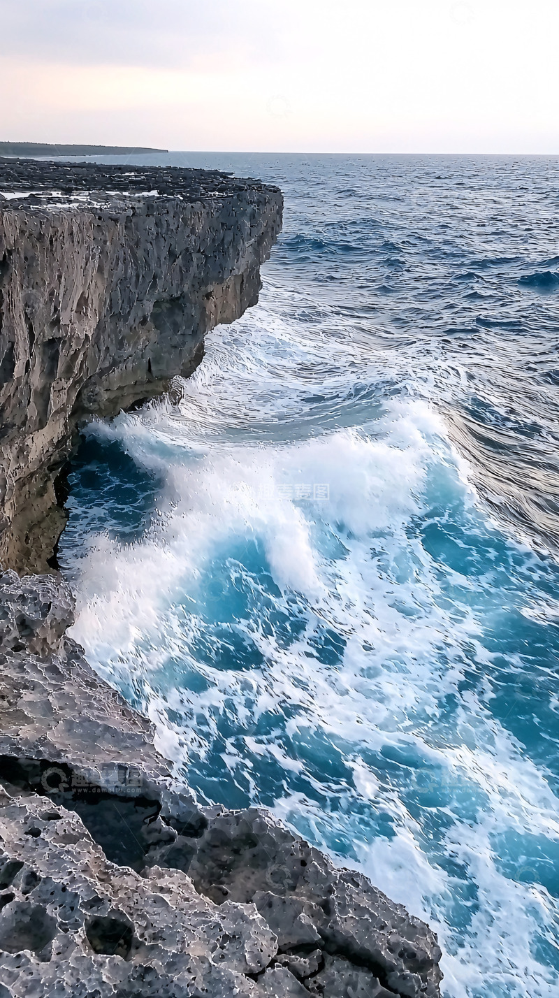 高清大图下载【趣麦麦图】海浪拍打悬崖峭壁