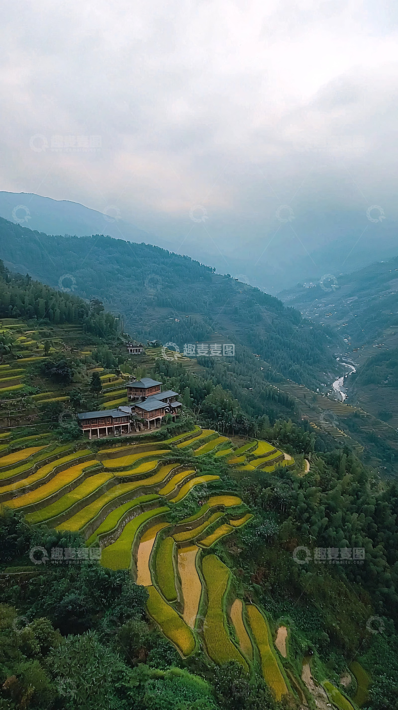 高清大图下载【趣麦麦图】山间梯田房屋