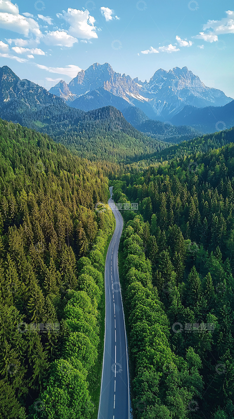 高清大图下载【趣麦麦图】蜿蜒公路穿梭于森林山脉