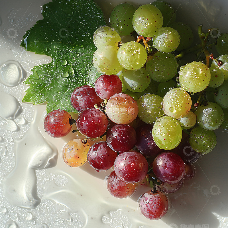 高清大图下载【趣麦麦图】水珠覆盖的彩色葡萄