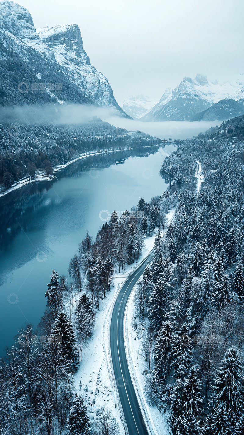 高清大图下载【趣麦麦图】冰雪覆盖的湖畔公路