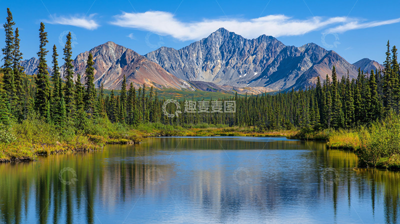 高清大图下载【趣麦麦图】巍峨山峰倒映湖中