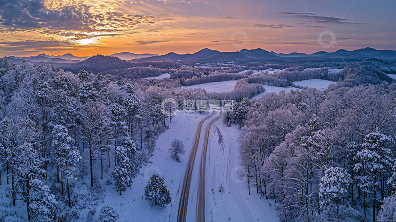 高清大图下载【趣麦麦图】雪后公路通向远山
