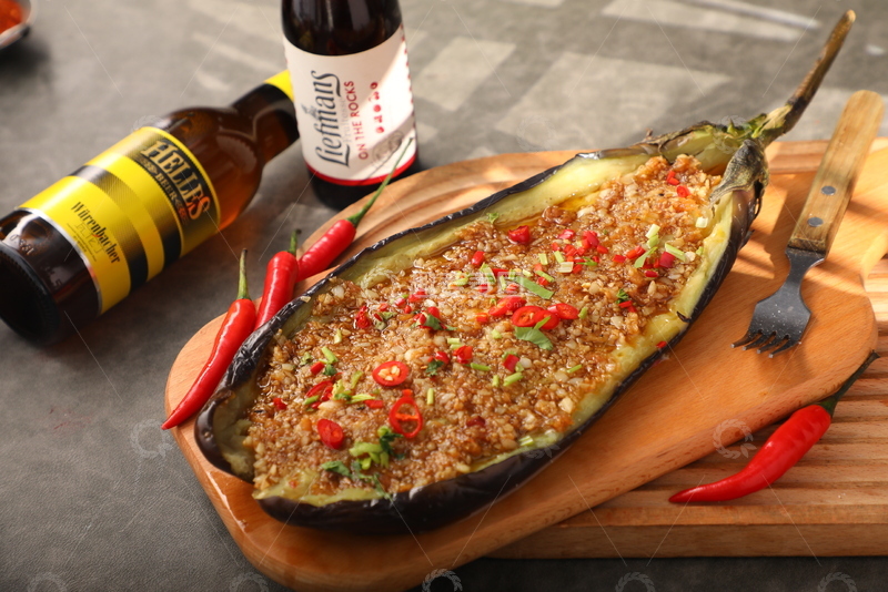 高清大图下载【趣麦麦图】木盘炭烤茄子1