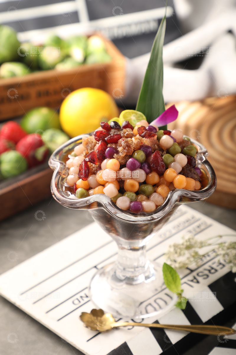 高清大图下载【趣麦麦图】乌梅冰汤圆饮品摄影图