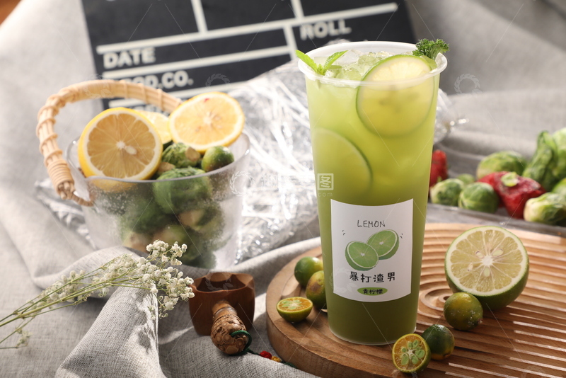高清大图下载【趣麦麦图】-暴打渣男绿饮品摄影图
