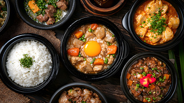 俯瞰多样石锅饭图片