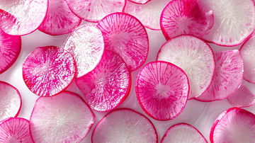 粉红色萝卜薄片